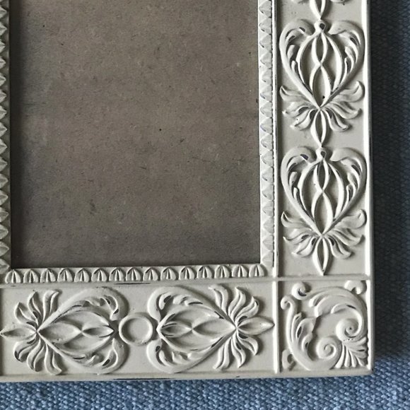 Small White Painted Metal Decorative Frame - Picture 3 of 3